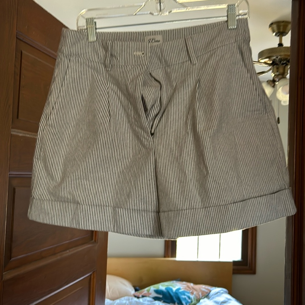 Adorable J crew shorts. Size 8.